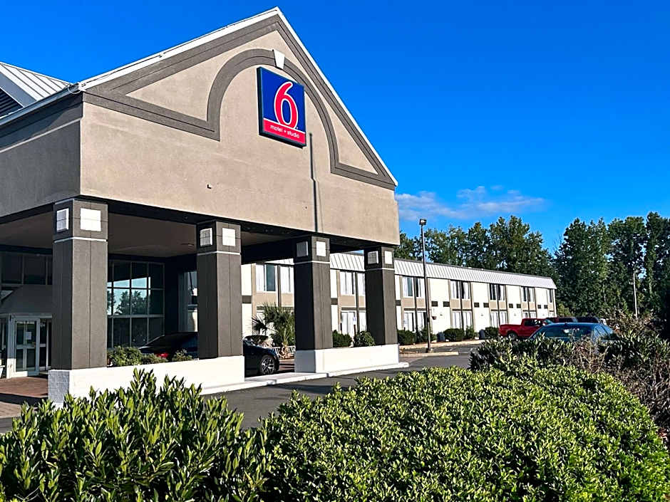Photo 1 of 24 of Motel 6 Rock Hill, SC - Cherry Road