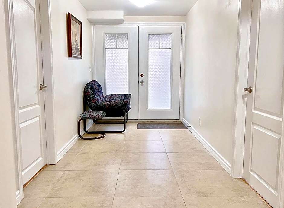 Cozy Rooms in Bright Walkout Suite - Newly Renovated in 2026