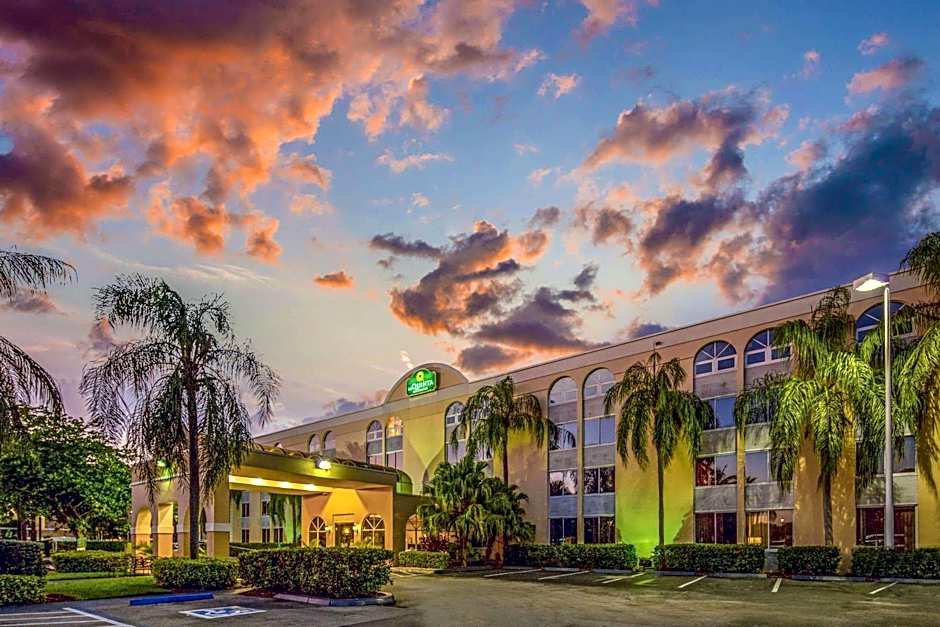 La Quinta Inn & Suites by Wyndham Miami Lakes