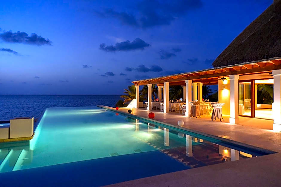 Las Verandas Hotel & Villas