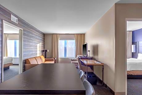 2 Bedroom Suite, Bedroom 1: 1 King, Bedroom 2: 1 Queen, Sofa bed