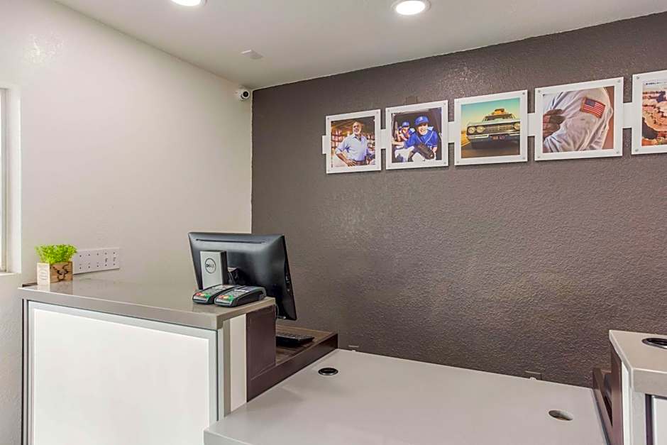 Motel 6-Jacksonville, FL - South