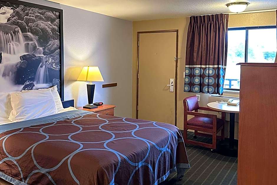 Super 8 by Wyndham Vancouver East