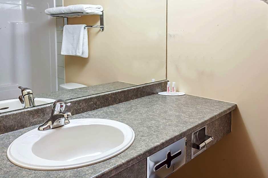 Super 8 by Wyndham Amherst NS