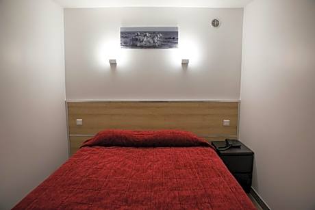 Standing Apartment with Terrace (4 Adults)