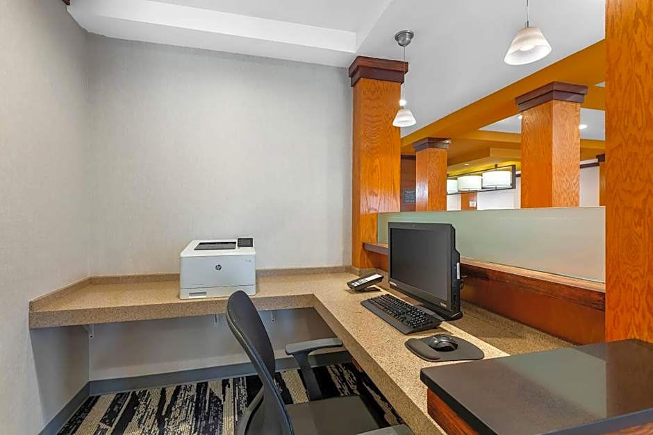 Comfort Inn & Suites Akron South