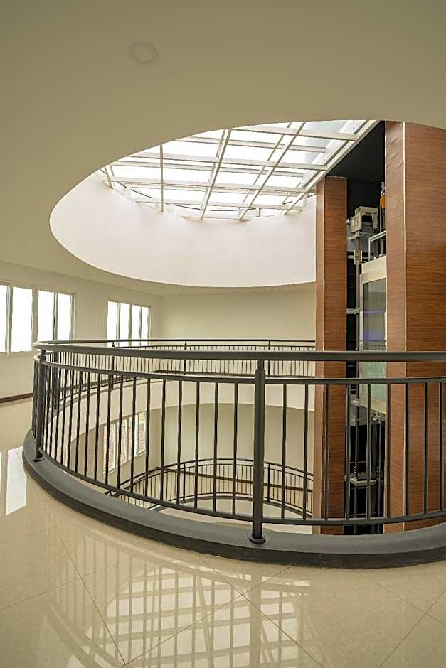 Intouch Riverside Hotel