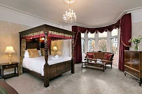 Four Poster Suite