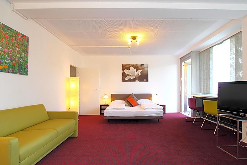 College Garden Hotel