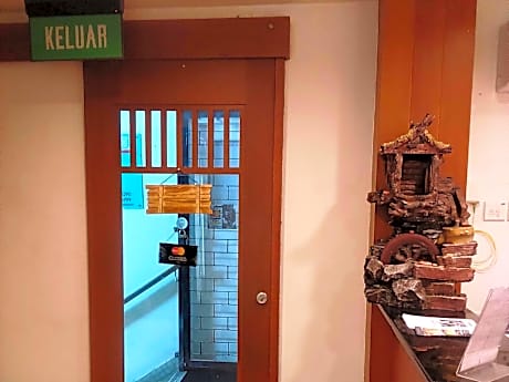 Easybox Budget Hotel