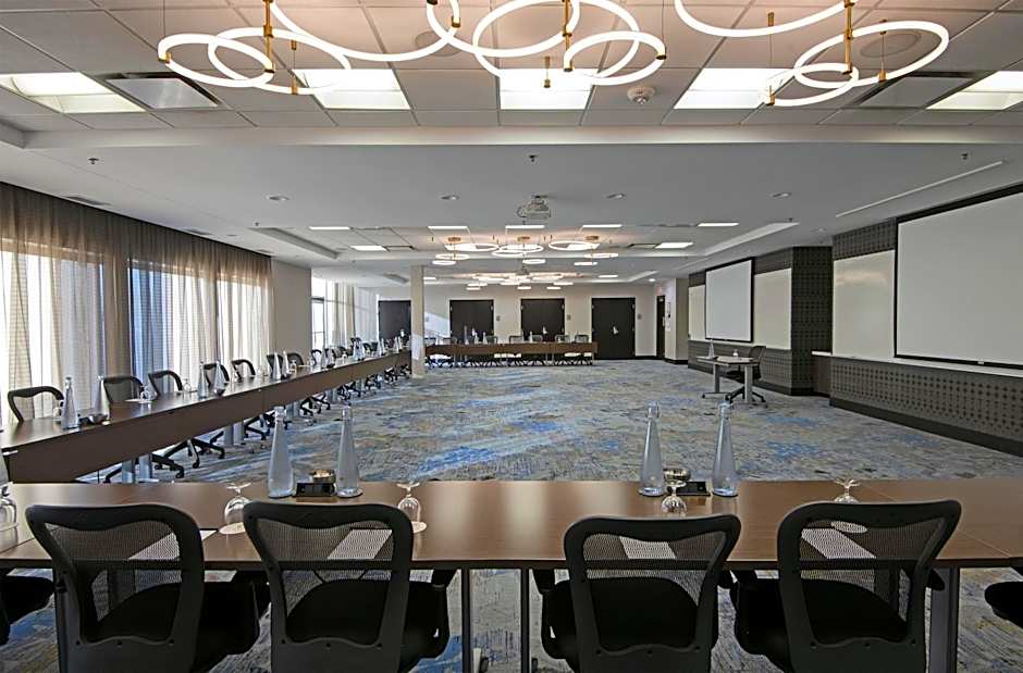 DoubleTree by Hilton West Edmonton