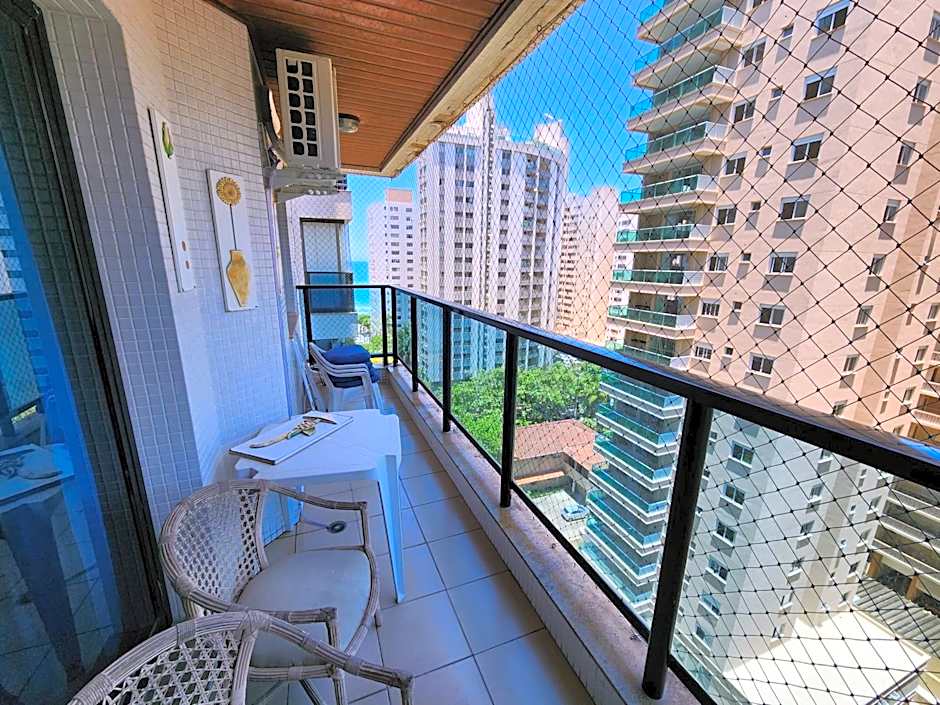 Lindo Flat Capitania Varam , WI FI , 2 aparelhos de ar condicionado , serviço de praia , enorme sacada com vista ao mar e telas de proteção para as crianças , 3 piscinas