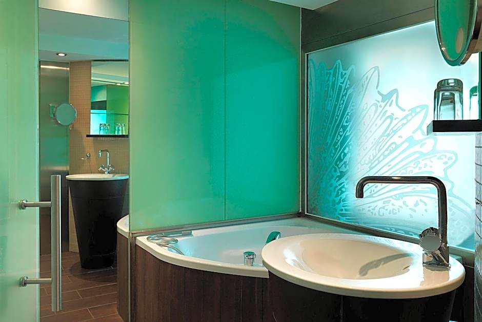 Le Meridien Beach Plaza