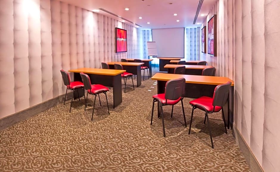 Holiday Inn Express & Suites Queretaro By IHG