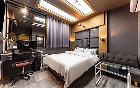 Standard Room - Non-Smoking