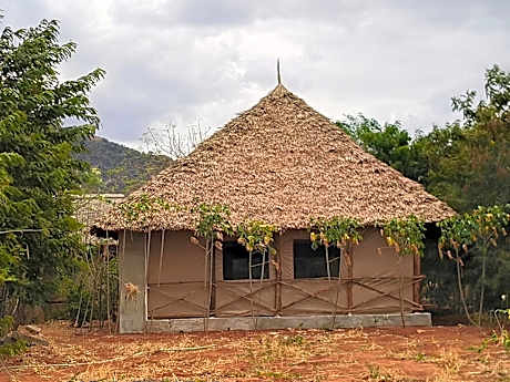 Tausa Tsavo Eco Lodge