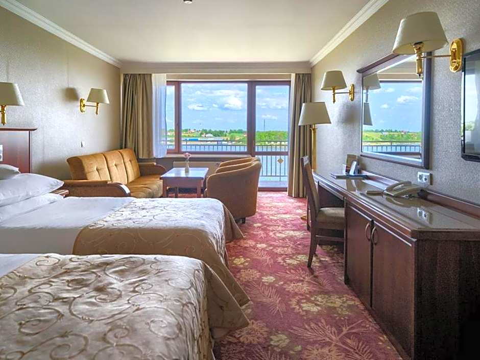 Hotel Gołębiewski Mikołajki