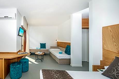 Quadruple Room with Sea View