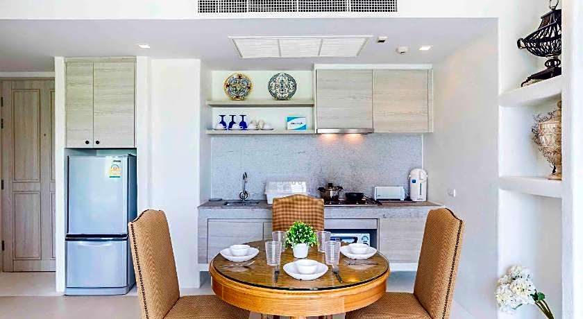 Chelona Condo By Favstay