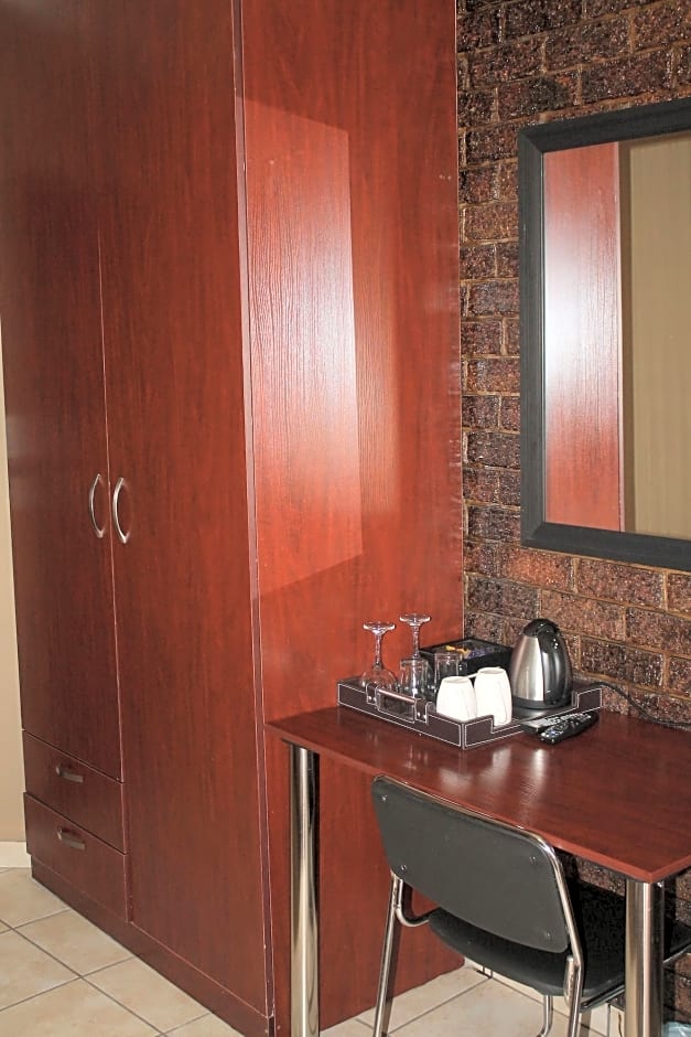 Sleep-Time Guest Lodge