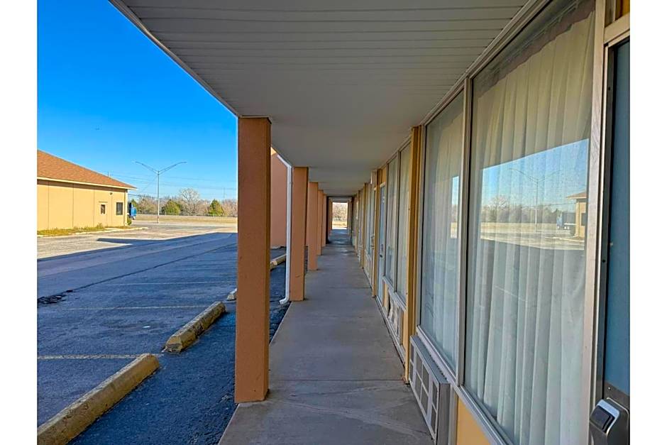 Castle Inn & Suites by OYO Lawton