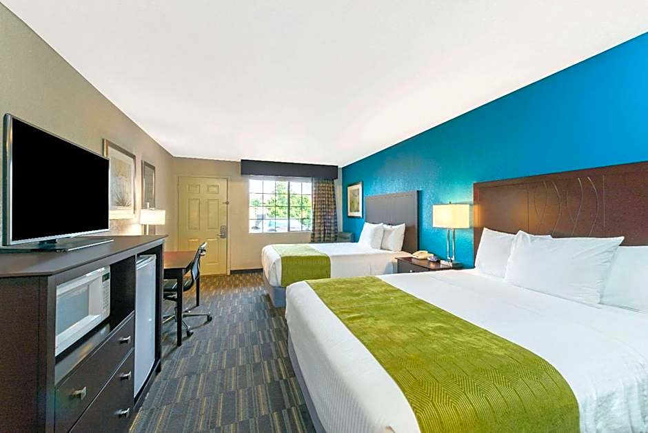 Days Inn by Wyndham Snyder