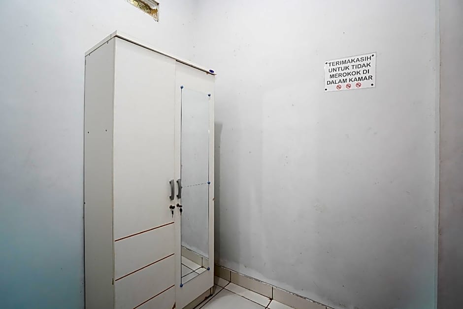 RedDoorz near Padang Golf Adisucipto