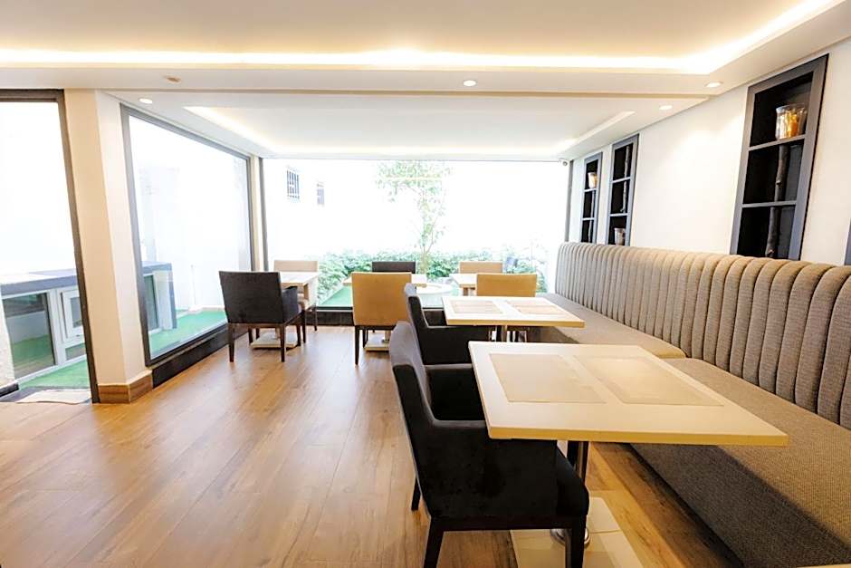 WINDSOR HOTEL CITY CENTER