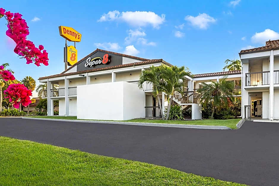 Super 8 by Wyndham Riviera Beach West Palm Beach