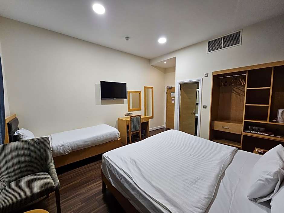 Cromwell International Hotel