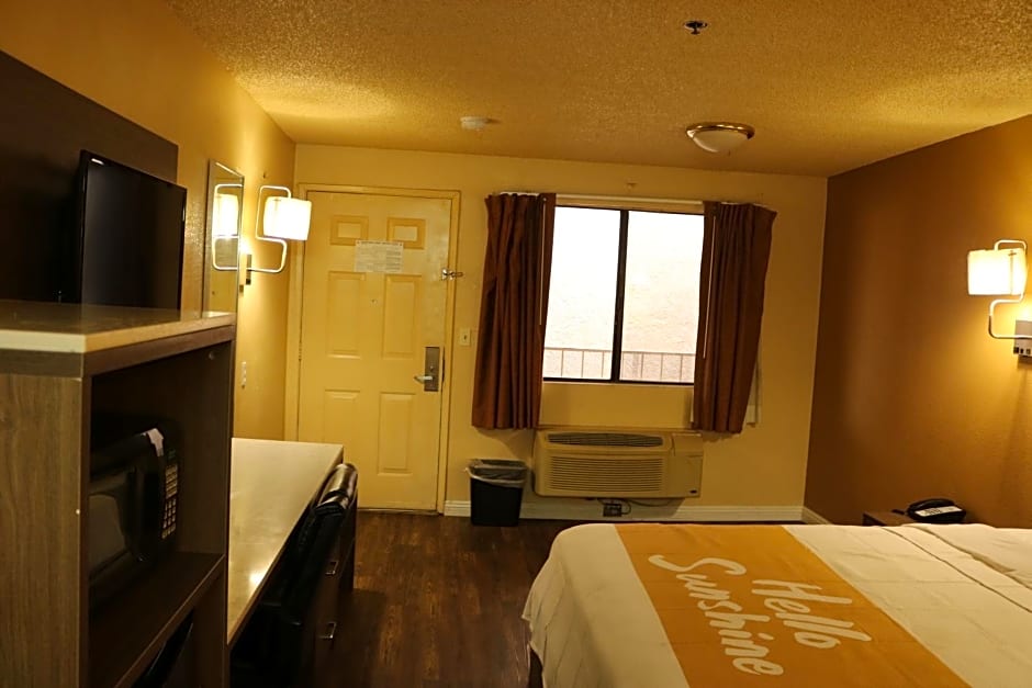 Days Inn by Wyndham Fresno South
