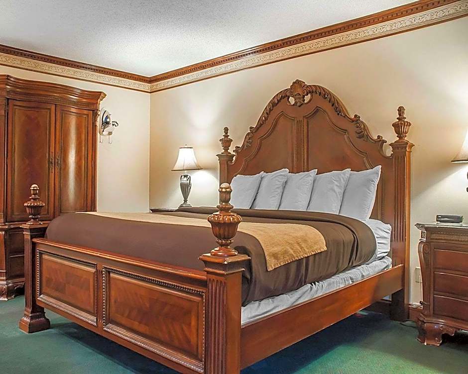 Econo Lodge At The Falls North