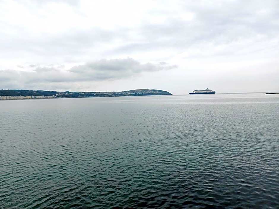 Voyage Hostel - Rooms with Shared Kitchen