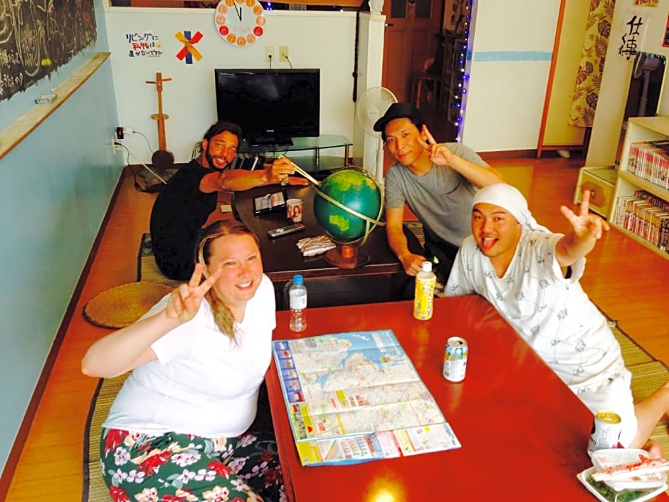 Okinawa Guest House Little Asia