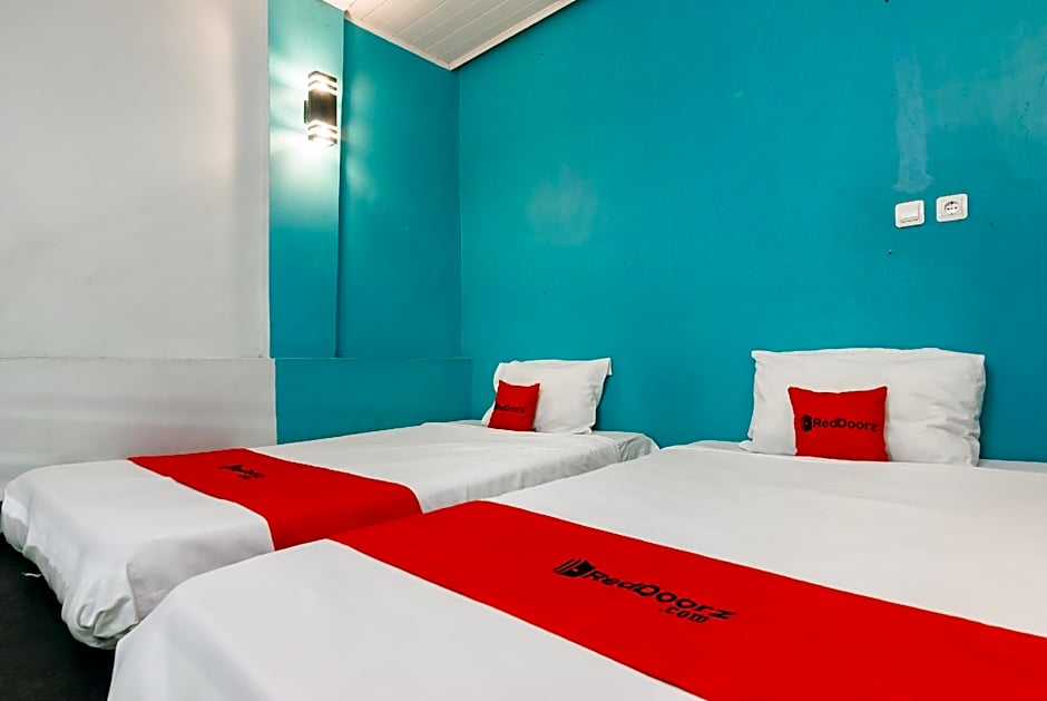 RedDoorz Syariah near Mall Of Serang
