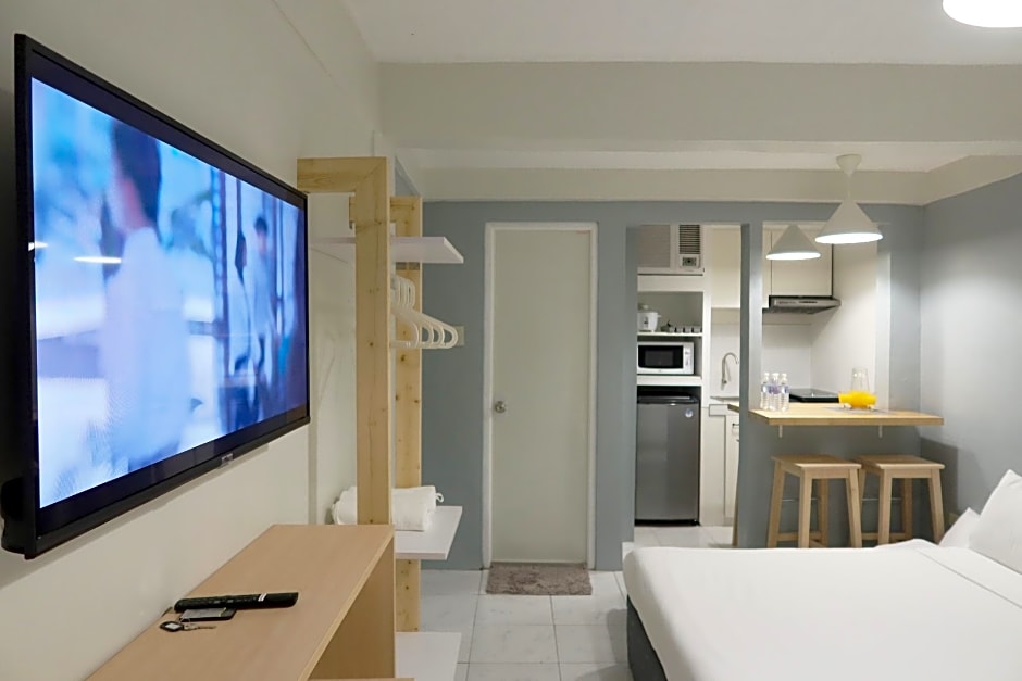 Dragonfly Transient House