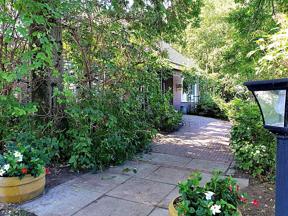 City Farmer Amsterdam a Guesthouse with free parking, Bed, Bike and Breakfast