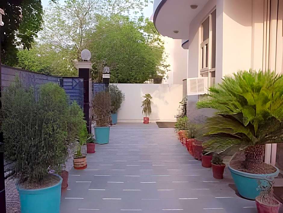 The Blooms – Gurgaon, NY
