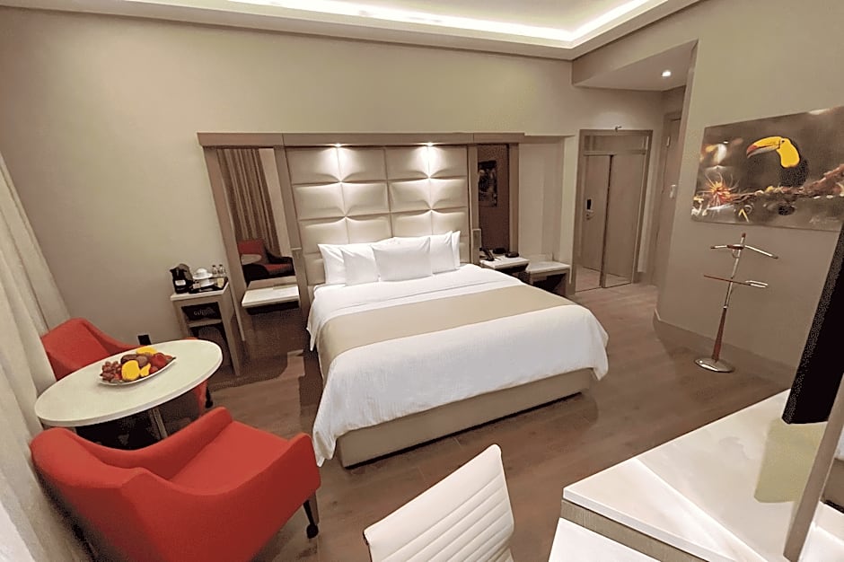 Safi Royal Luxury Metropolitan