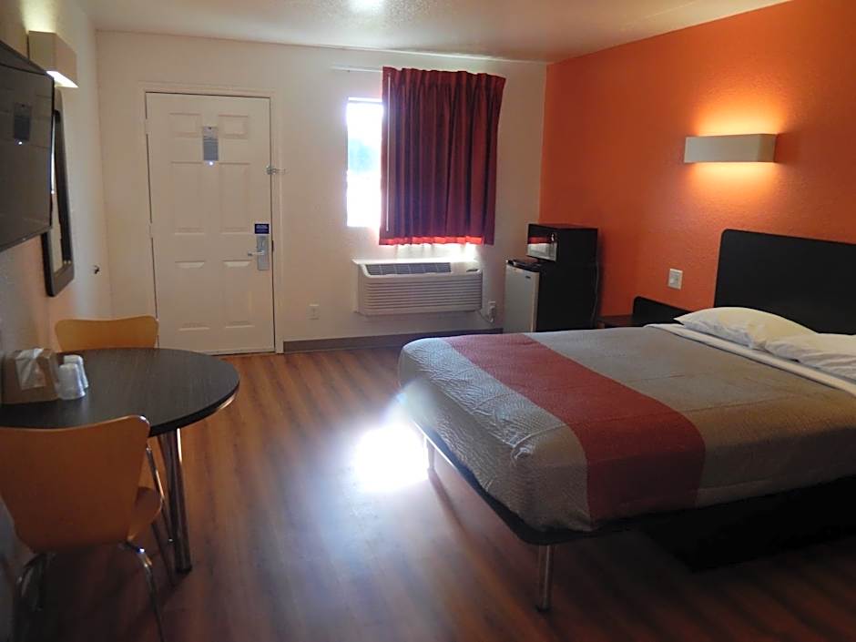 Motel 6-Moultrie, GA