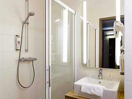 Standard Room with One Double Bed and Two Single Beds