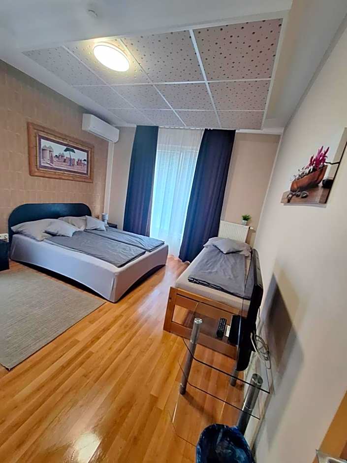 Velvet Motel