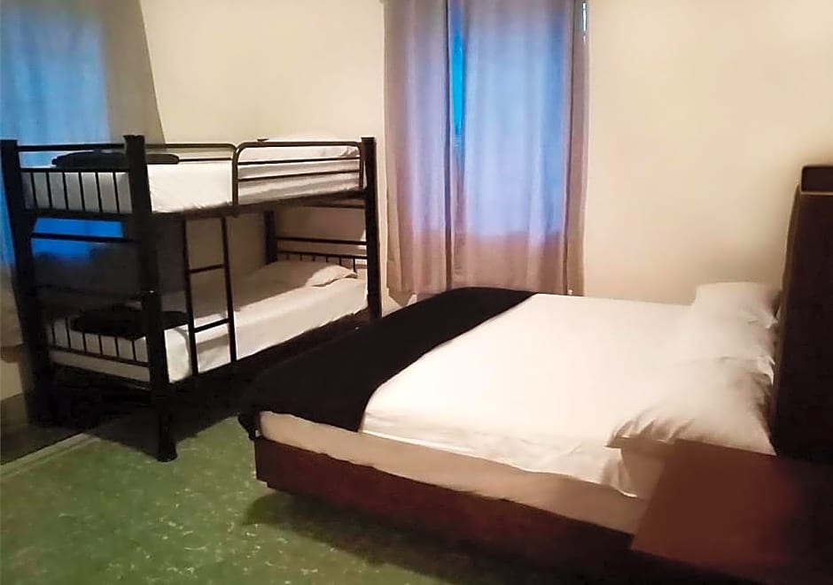 Paulina Youth Hostel