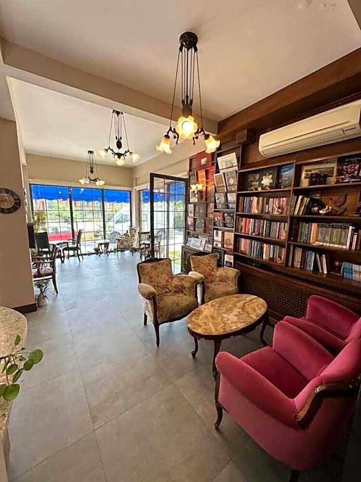 Queen Seagull Boutique Hotel