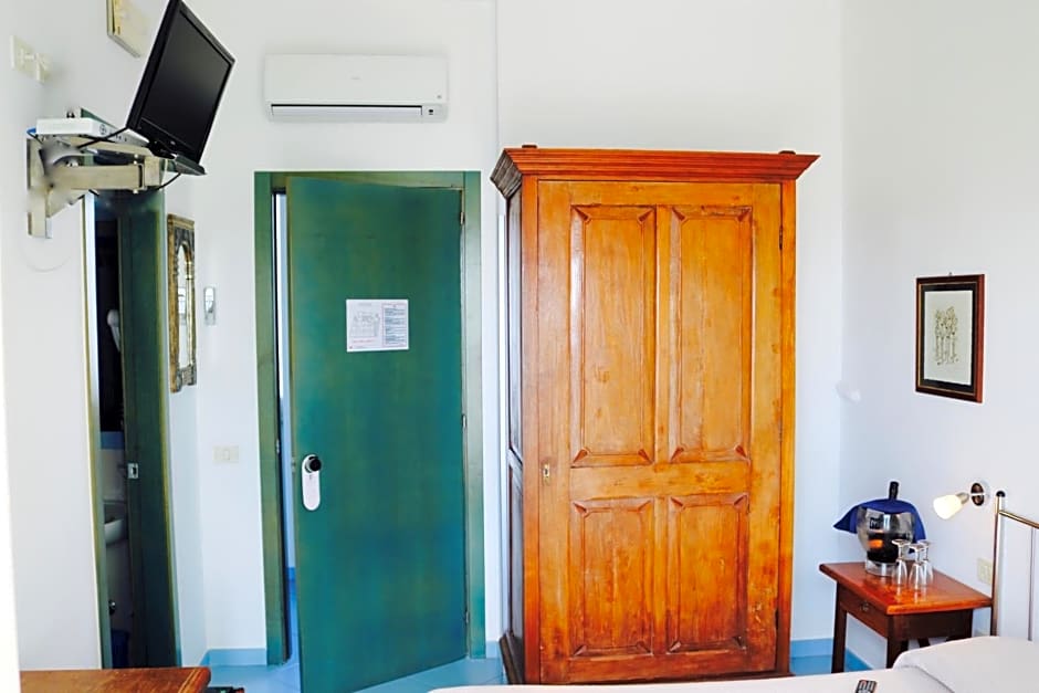 Photo 1 of 14 of Single Room