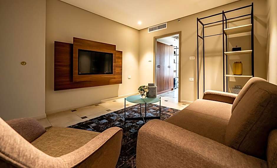 Golden Crown Hotel