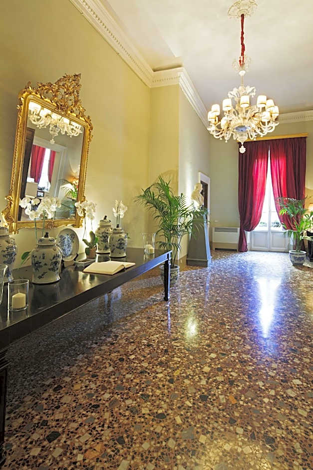 Al Palazzo del Marchese di Camugliano Residenza d'Epoca