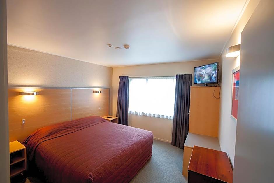 Landmark Manor Motel