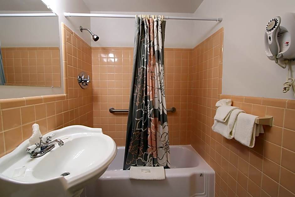 Colonial Inn Seekonk