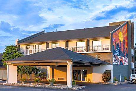 Days Inn by Wyndham Cincinnati East